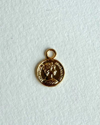 Small Queen Charm - thumbnail 1
