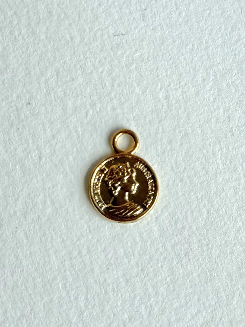 Small Queen Charm