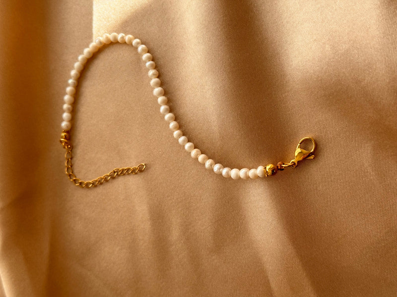Minimalist Pearl Bracelet