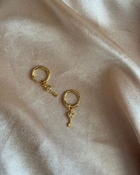 Tiny Key Earring - thumbnail 3