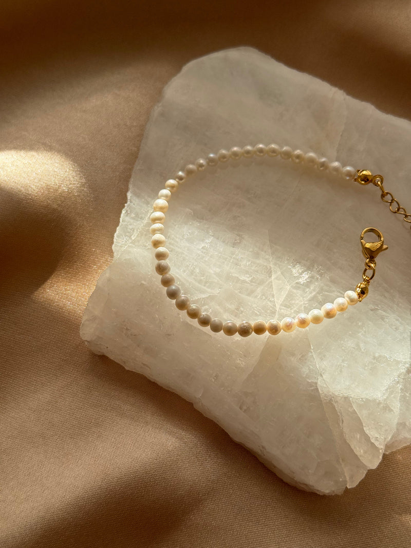Minimalist Pearl Bracelet