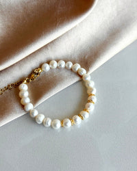 Pearl Bracelet with Gold Details - thumbnail 1