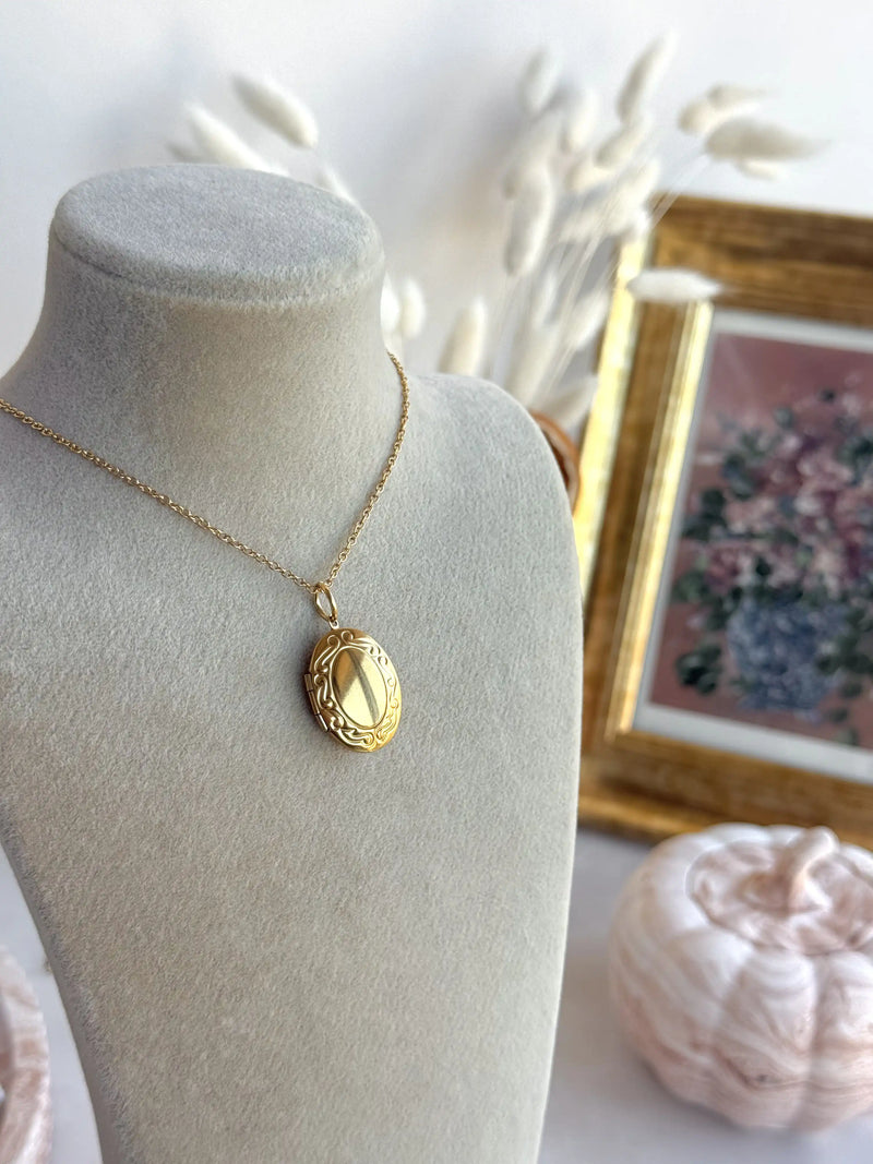 Minimal Oval Locket