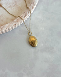 Minimal Oval Locket - thumbnail 2