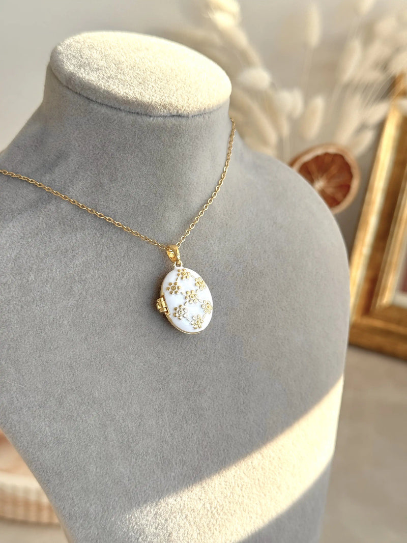 White Daisy Locket