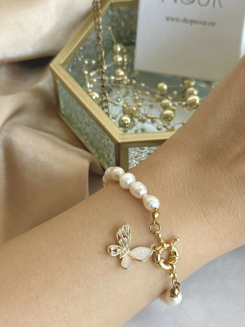 Mother-of-Pearl Butterfly Pearl Bracelet