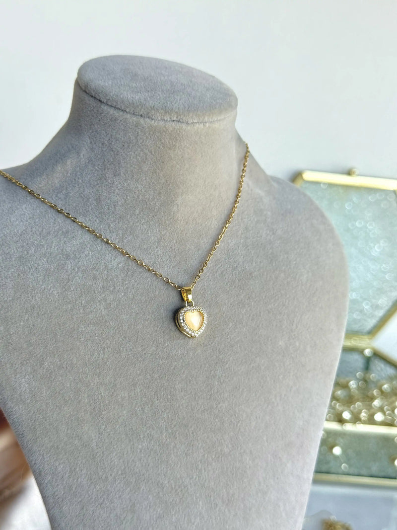 Mother-of-Pearl Tiny Heart Necklace