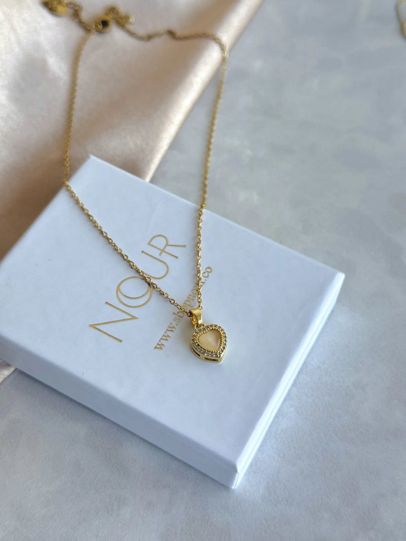 Mother-of-Pearl Tiny Heart Necklace