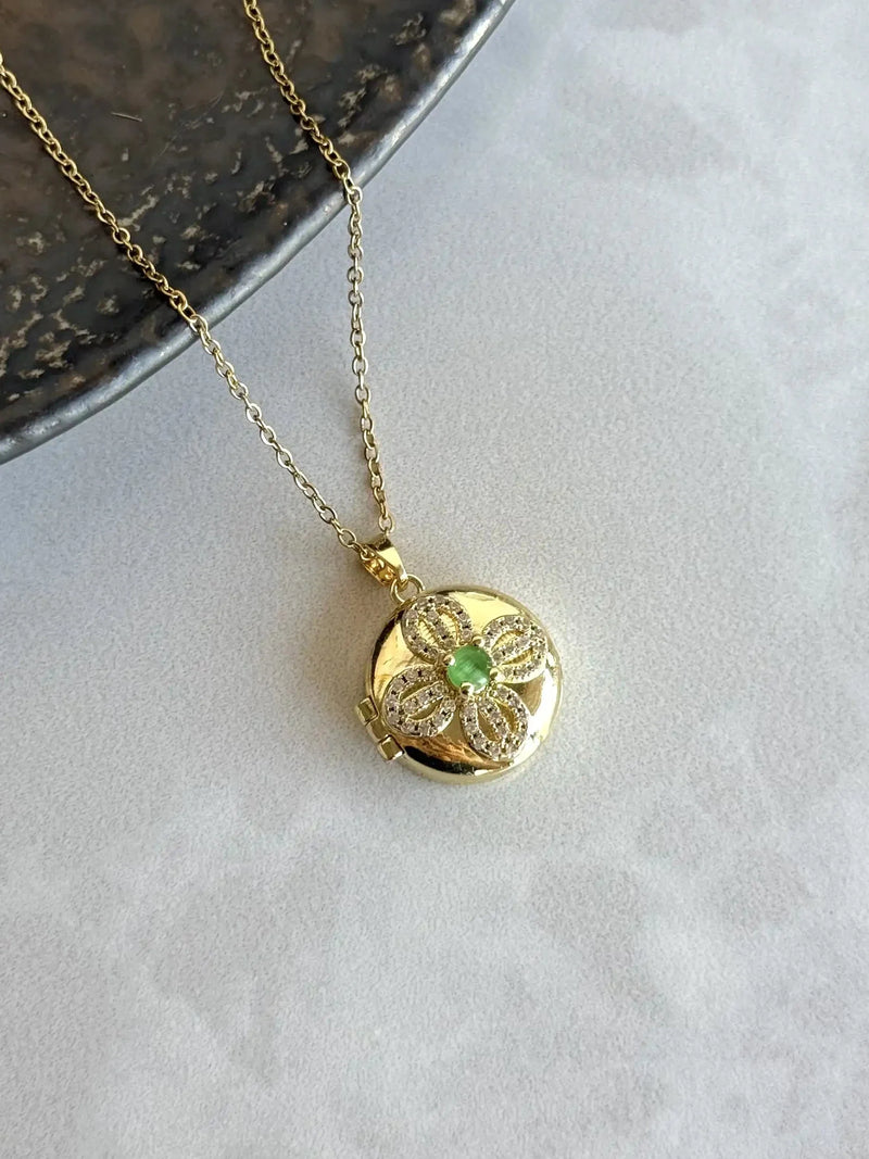 Clover Medallion