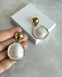 Mother-of-Pearl Round Earrings - thumbnail 4
