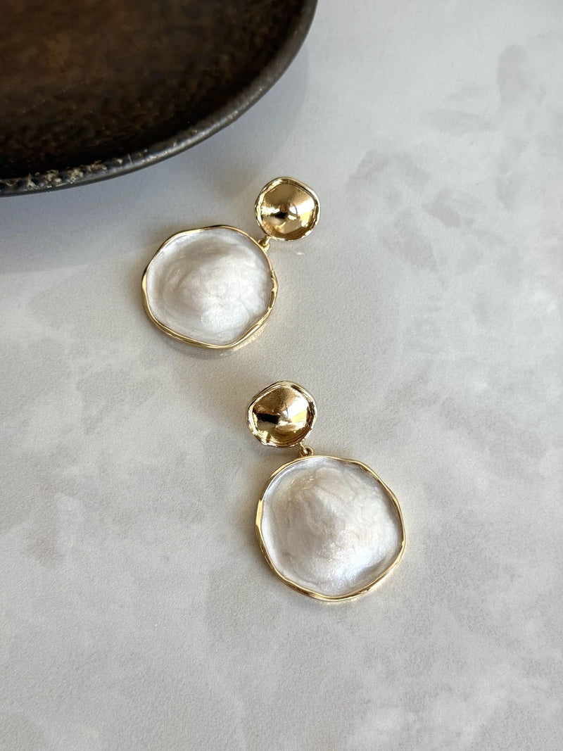 Mother-of-Pearl Round Earrings