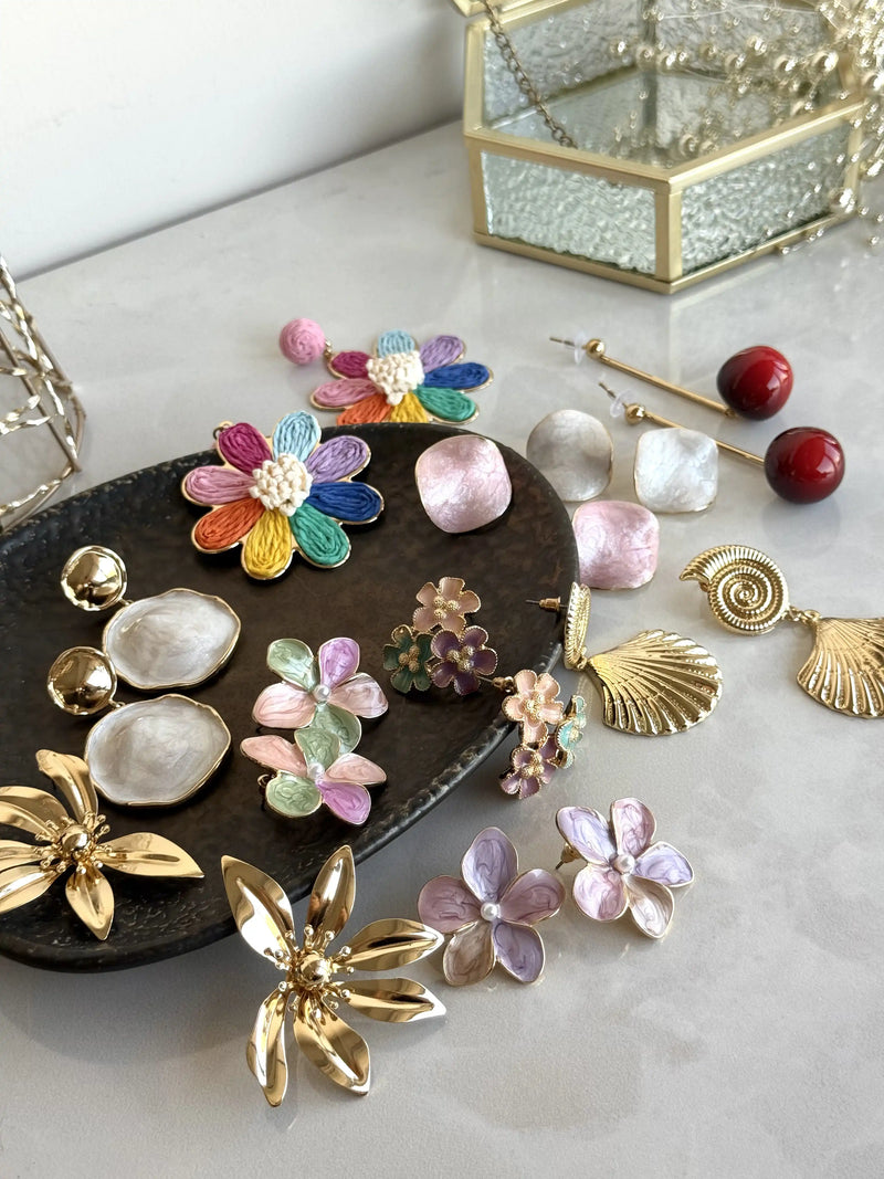 Mother-of-Pearl Round Earrings