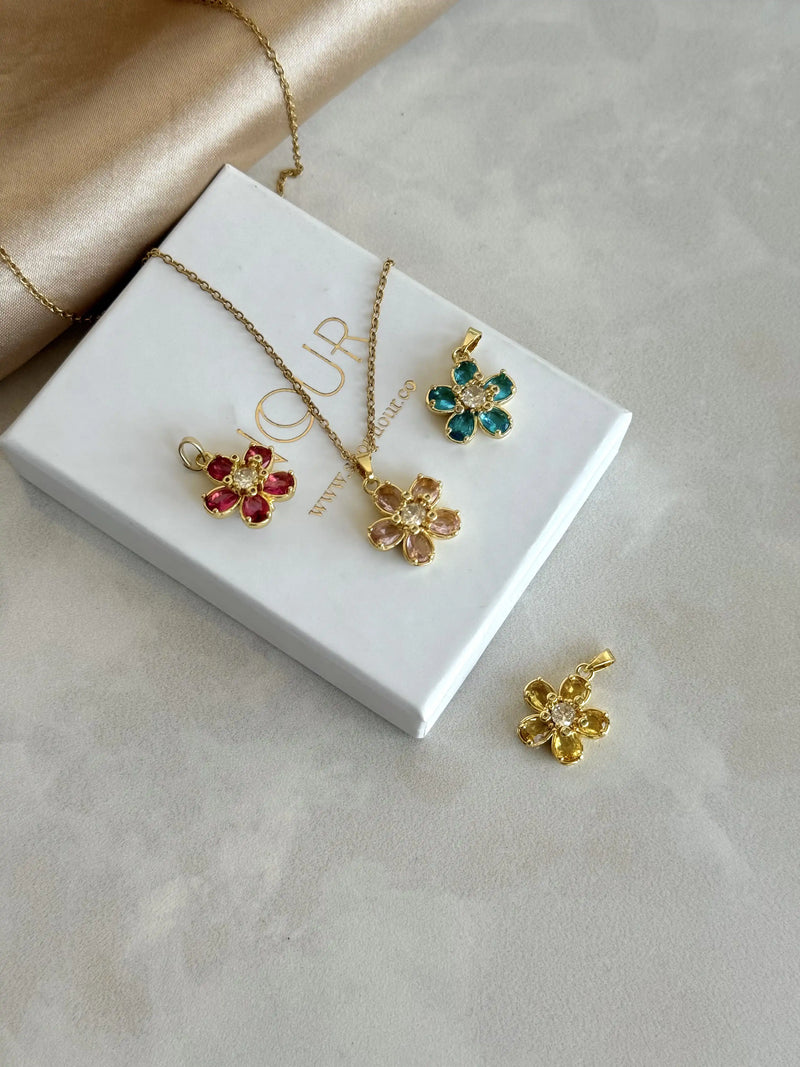 Mini Daisy Necklace - Bella Collection