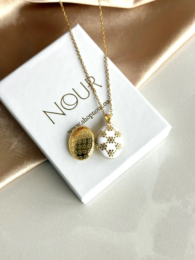 White Daisy Locket Necklace